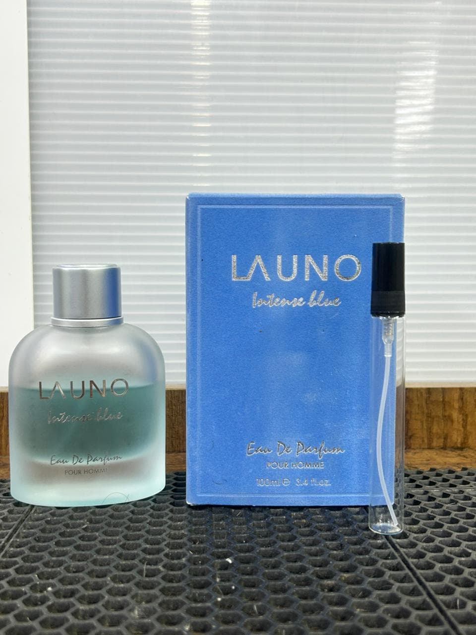 La Uno Intense Blue
