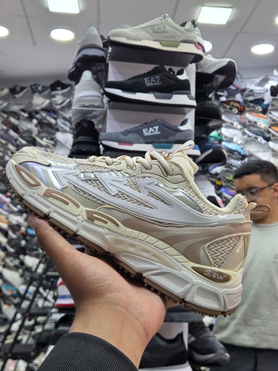 Off-White Sneaker Beige